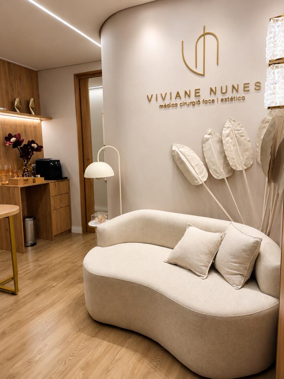 Recepção da clínica Viviane Nunes em Santo André — espaço acolhedor com identidade da marca